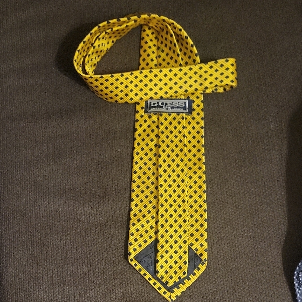 Guess 100% Imported Silk Vibrant Yellow and Black Pattern  Men's Tie